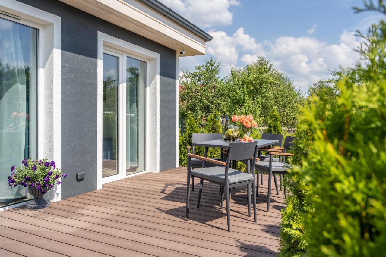 Family Garden House With Free Private Parking & Playground Villa Riga Eksteriør billede