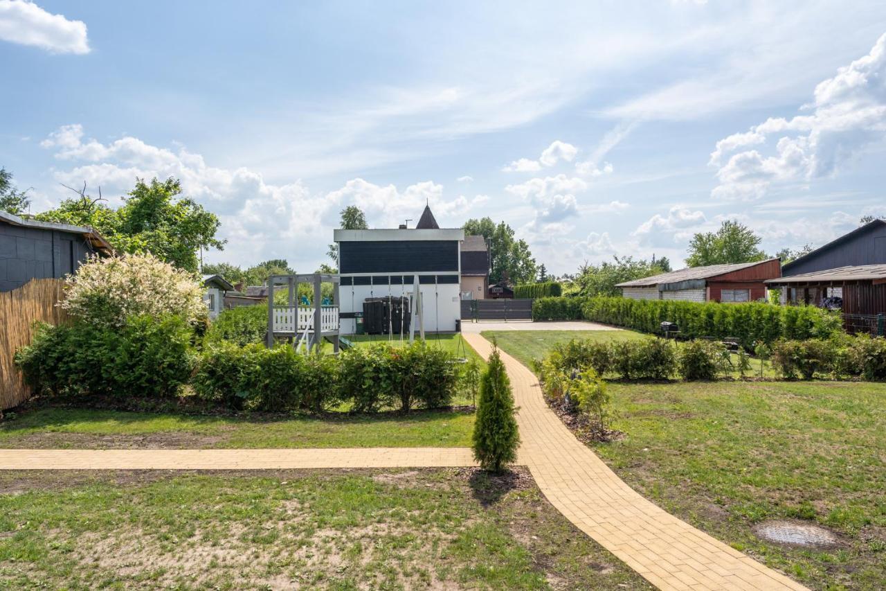 Family Garden House With Free Private Parking & Playground Villa Riga Eksteriør billede