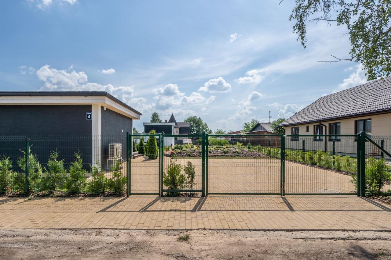Family Garden House With Free Private Parking & Playground Villa Riga Eksteriør billede