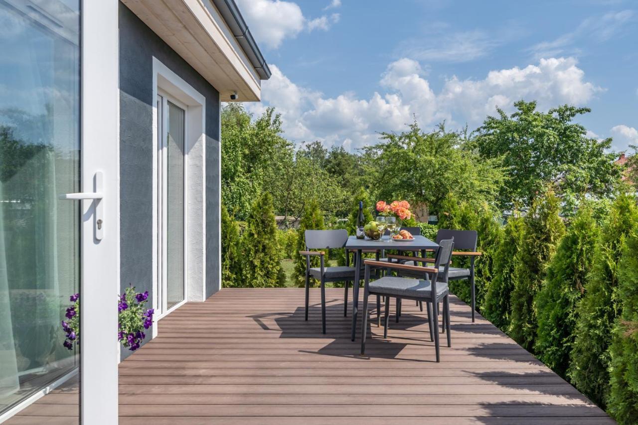 Family Garden House With Free Private Parking & Playground Villa Riga Eksteriør billede